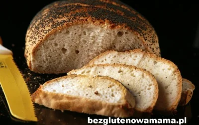 atencjon - Wczoraj smarując chleb masłem miałem dziwną rozminę. Kromka chleba ma dwie...