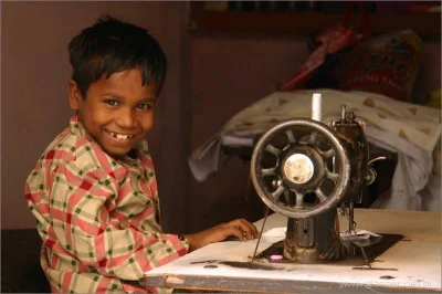 WesolekRomek - @7krystian: indyjskie dziecko uszyło najnowszą kolekcję mody, potrafi ...