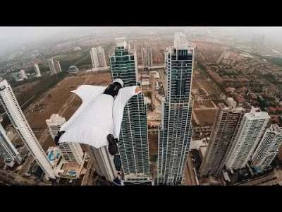starnak - GoPro: Roberta Mancino Wingsuits Through Panama City Skyline