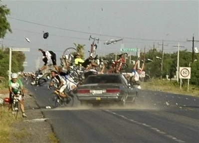 CherryJerry - Inny przypadek, gdzieś z 2008 roku.

 A car collides into cyclists #!$...