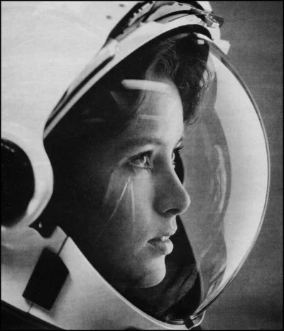 OrestesGaolin - Anna Fisher, astronautka misji STS-51a

#skafandry #skafandryboners #...