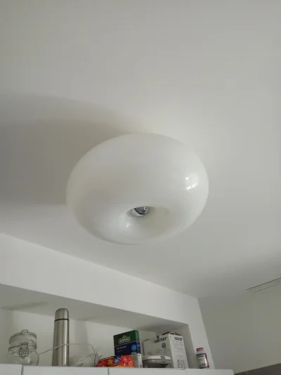 kadbery - Mam w mieszkaniu wynajmowanym taką oprawę lampy, wiecie jak się to odmontow...