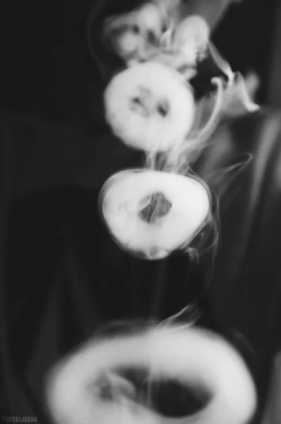 p.....a - Umiecie robić kółeczka z dymu?



#obrazkiparodii <- Zapraszam do obserwowa...