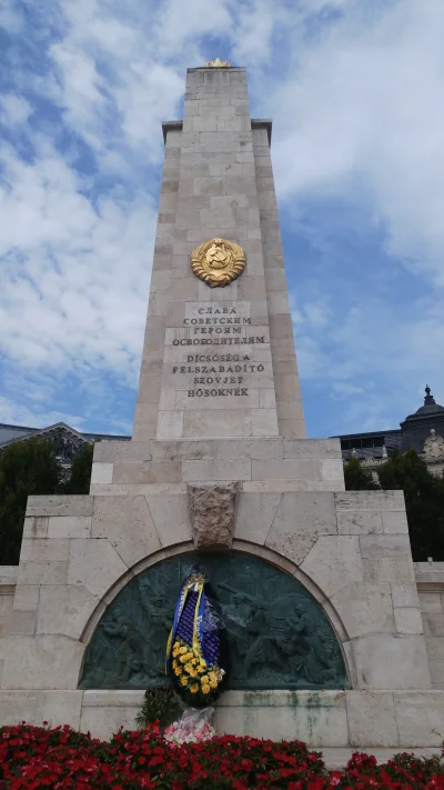 heam - Budapeszt, pomnik żołnierzy sowieckich, wysadzany i niszczony wielokrotnie. Na...