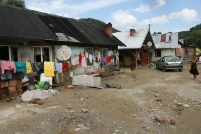 slx2000 - @Hornic: u nas też można znaleźć podobne cygańskie slumsy - np. w Maszkowic...