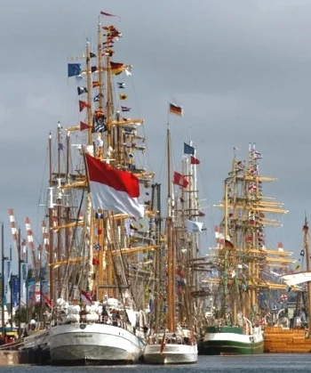 praktycznyprzewodnik - Trwa Sail #bremerhaven 2010 - można obejrzeć różne #statki, w ...