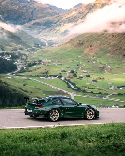 WuDwaKa - Porsche 911 GT2RS w ładnym zielonkawym kolorku (｡◕‿‿◕｡)

#porsche #samoch...