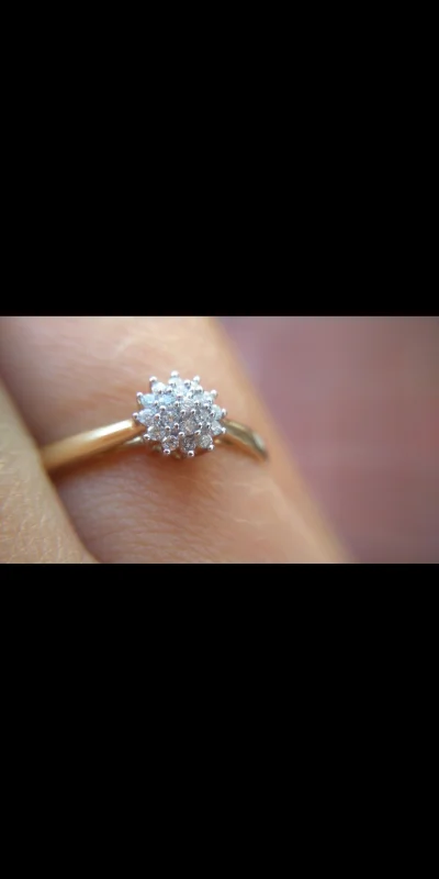 pawelwojciech - @partycja_: a to pierścionek mojej różowej, kosztował jakoś 1400 ale ...