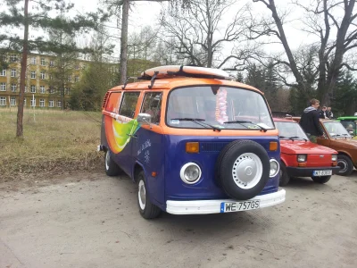 Piter232 - #youngtimerwarsaw auto kolegi już na parkingu. Wreszcie można iść na plac,...