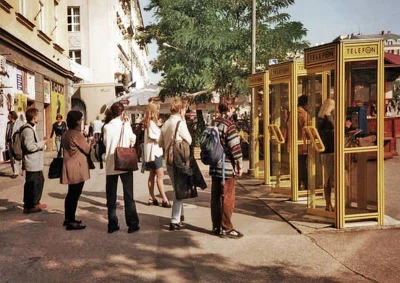 DerMirker - Kolejka do telefonów na rynku, lata 90. XX wieku #krakow