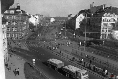 MiejscaWeWroclawiu - Na zdjęciu skrzyżowanie ulicy K. Wielkiego i Ruskiej, w 1980 rok...