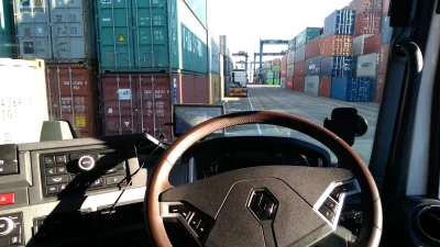 Maciek5000 - Siedzę za kółkiem w porcie, żeby nie umrzeć z głodu itd.

#trucker5000...