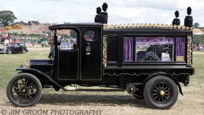 wytrzzeszcz - #karawanboners kurcze #oldtimery po całości Ford Model T karawan 
( ͡°...