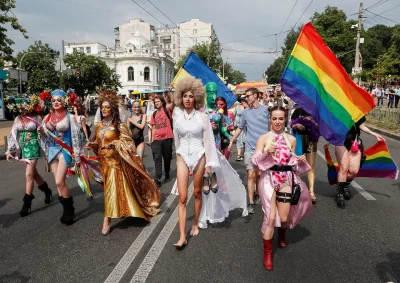 sebastian-ka-735 - Parada LGBT, bodajże Ukraina.
Jedno to normalność, drugie dewiacj...