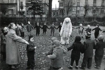 pogop - Zabawa przedszkolaków w Pile, 1956 r. 

#fotografia #pila #oswiadczenie #st...