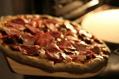 love2spooch - Pierwsza pizza z kamienia ;)
Częstujcie sie ;P
#gotujzwykopem #pizza
@H...