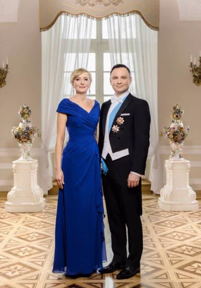 l.....l - "Oficjalne zdjęcie pary prezydenckiej, które Andrzej Duda i Agata Duda wręc...