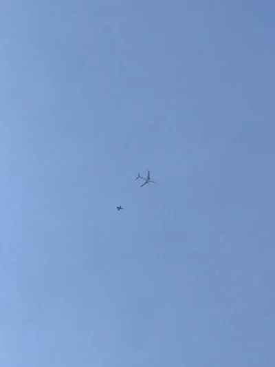 skurvol_Dominik - Wlasnie nad moim domem przyleciał samolot pasażerski eskortowany pr...