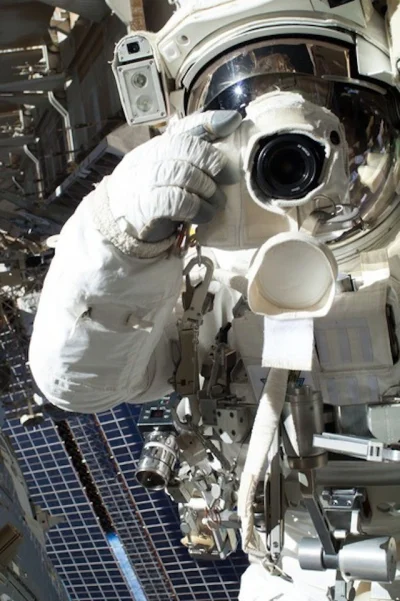 ColdMary6100 - Kosmiczne selfie Chrisa Cassidy:)
#fotografia #kosmos #kosmosboners #...