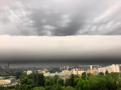 KubaGrom - Chmura rotorowa na czele porannej burzy nad Warszawą. 
(fotografia autors...