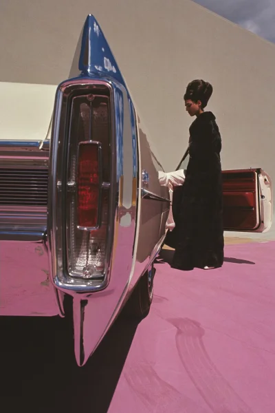 myrmekochoria - Gene Laurents, Cadillac de Ville, USA 1964 rok. Fotografia dla Vogue....