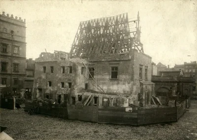 HorribileDictu - Rozbiórka Starej Wagi Miejskiej na Starym Rynku, 1890 r.
Budynek po...