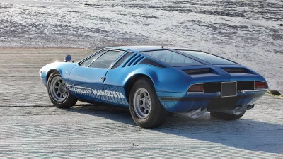 autogenpl - De Tomaso Mangusta, rocznik 1969. Za plecami kierowcy i pasażera widlasta...