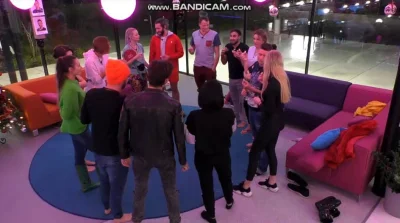 renateczka01 - Dzielenie się waflami.
https://streamable.com/5or2c
#bbshoty #bigbro...