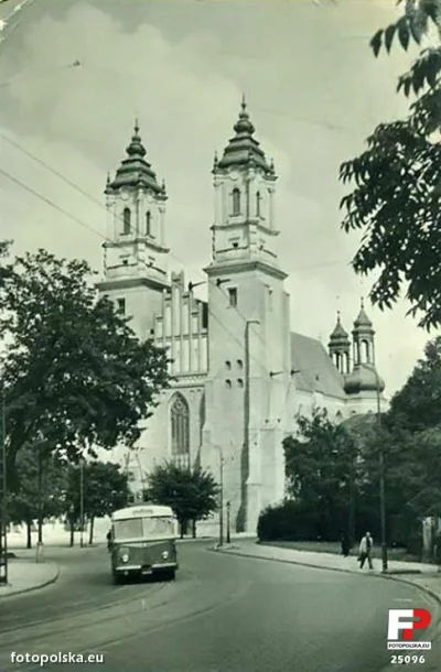 HorribileDictu - Trolejbus przed Katedrą, 1965 r. Trolejbusy kursowały w Poznaniu w l...