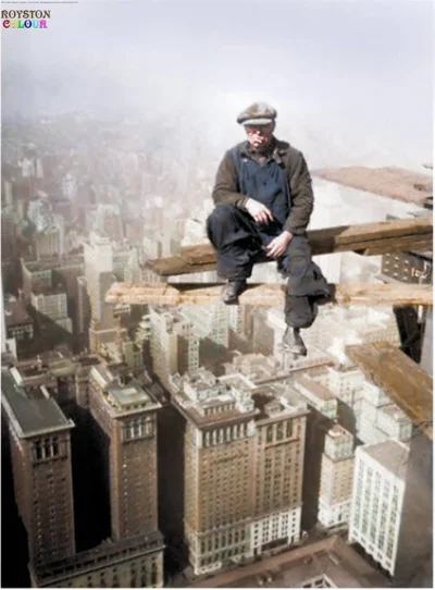 brusilow12 - Pracownik budowlany odpoczywa podczas budowy Empire State Building w 193...