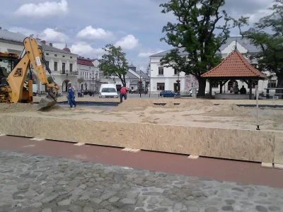 Solitary_Man - Robią plaże :) idzie baba i mamra ze szkoda kasy na coś takiego, tak l...