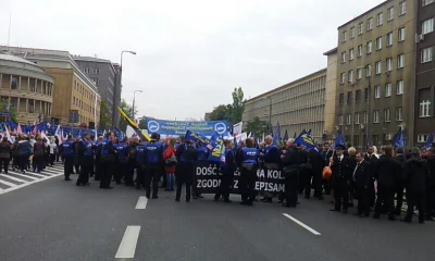 Piter232 - 10 tysięcy ludzi pod ministerstwem transportu, formuje się kolumna przemar...