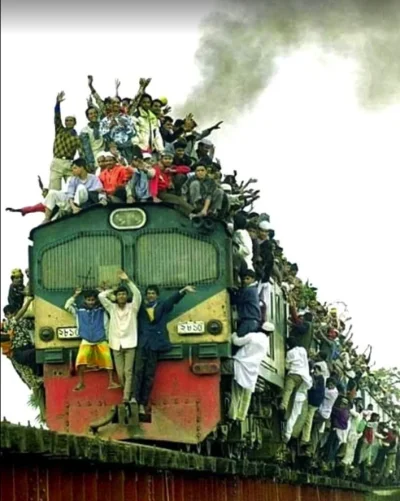 jaktodaleko - @jaktodaleko: To zdjęcie przypomina mi pociąg zmierzający do Kostrzyna ...