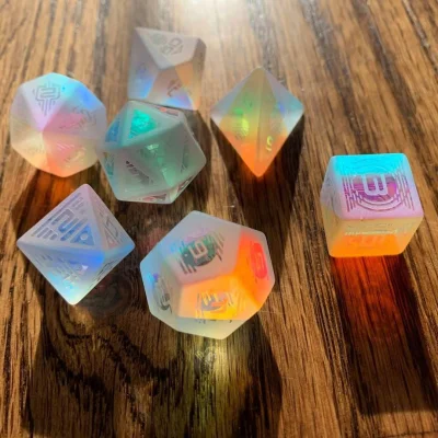 henoch - #rpg #gryfabularne #diceporn

Holographic Frost Glass od Level Up Dice