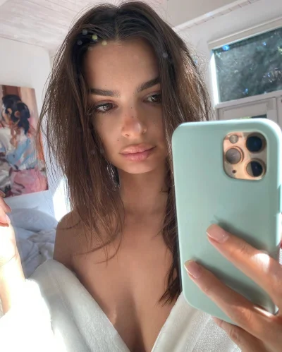 F.....L - #ladnapani 
#emilyratajkowski