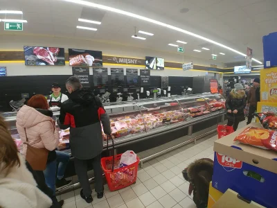 BorowikSzlachetny - Pierwszy raz widzę biedronkę z mięsnym ( ಠ_ಠ)
#warszawa #zakupy #...