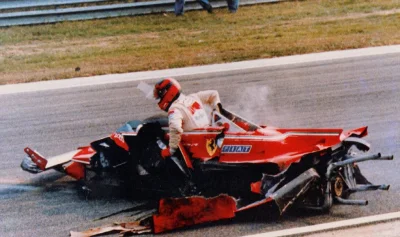 jaxonxst - #abcf1 Gilles Villeneuve wydostaje się z potężnie rozbitego bolidu podczas...