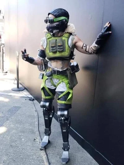 S.....z - Za ten cosplay Octane'a z EA Play 2019 odpowiada Erin Ball, akrobatka z amp...