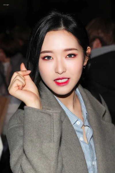 XKHYCCB2dX - #oliviahye #loona
#koreanka