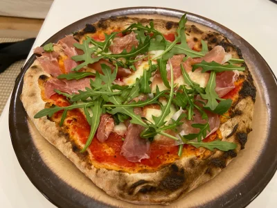 Bnio - Pierwsze podejście do domowej pizzy, w smaku super, a jeśli chodzi o wygląd to...