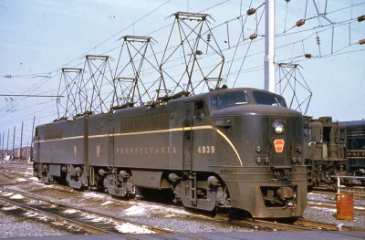 WuDwaKa - Eksperymentalna elektryczna lokomotywa E2b, lata 50 XX wieku.

#usa #kolej ...