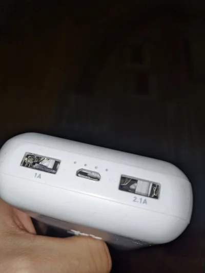 Pakson4 - Mieli miał ktoś z was problem ze spadł mu powerbank na ziemię i stało się t...