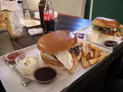 zenon-kowalewski - @SzalonyFanMalysza: A tutaj Burger za 25 zł w centrum Warszawy (ʘ‿...