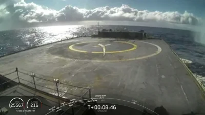 Nooamda - > sof tlanding next to drone ship
Może będą ją holować do wybrzeża chociaż...