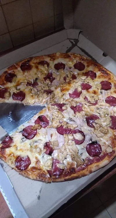 tajpej - Pizza dwa tyskacze i można grać w #heavyrain i #fut Udanego wieczorku.
#piz...