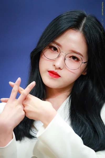 XKHYCCB2dX - #oliviahye #loona
#koreanka