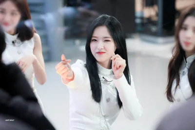 XKHYCCB2dX - #oliviahye #loona
#koreanka