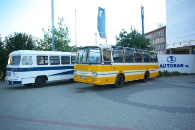 lekarzoperatorkolonoskopu - @pankrosnizm: Alfa robi samochody, w Sanoku robią autobus...