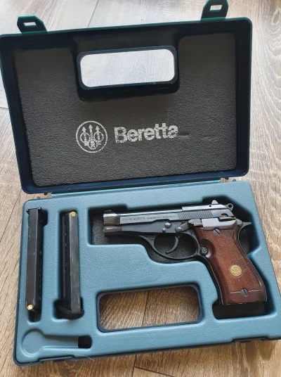 tamto-to-tamto - - Mamo, mogę Berettę 92 FS?
- Mamy Berettę w domu.
Beretta w domu:...