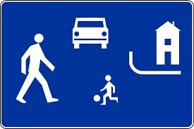 FulTun - Tu widzimy znak Nakaz jazdy chodnikiem.( ͡° ͜ʖ ͡°) I osoby blokujące ruch.
...